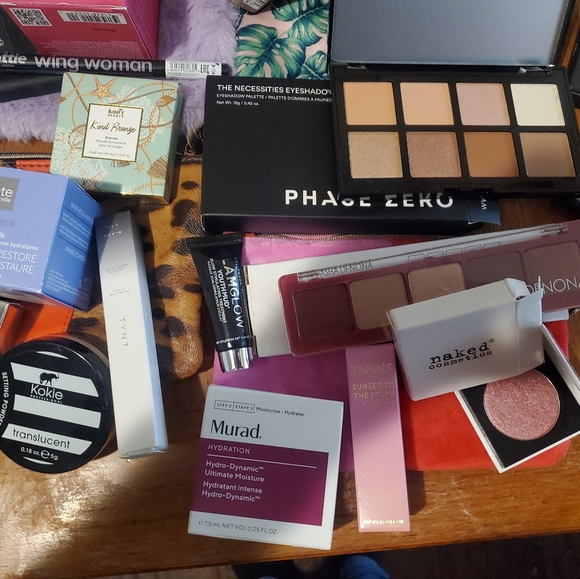 Makeup bundle - Picture 5 of 6